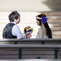 結婚式では節約のために写真は自分たちで撮影する